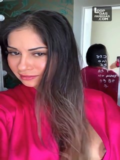 Mayra Cardi pagando peitinho no Instagram